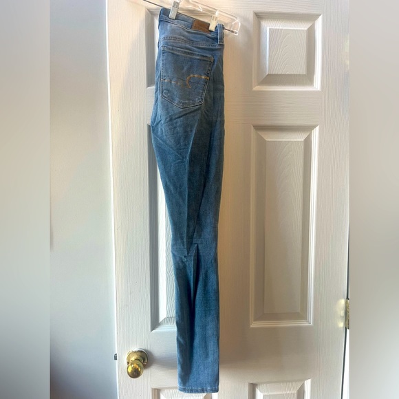 American Eagle Medium Wash Skinny Jeans - Picture 5 of 7